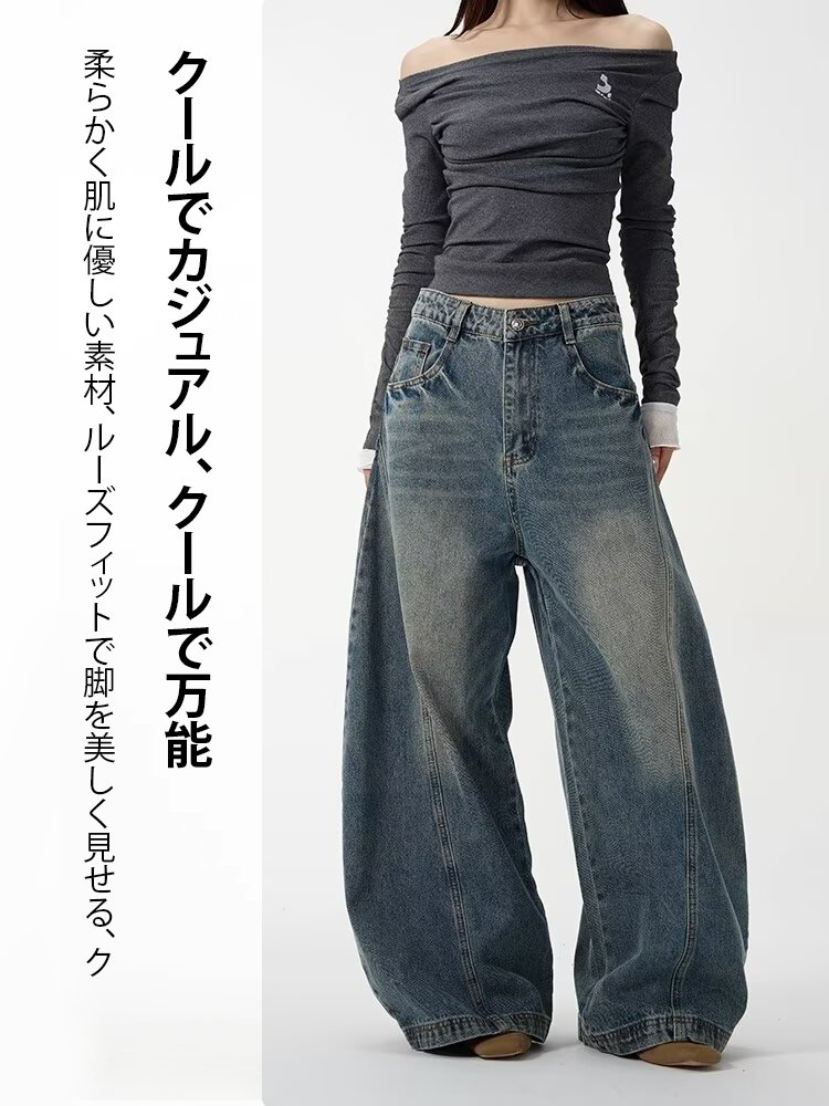 ワイドレッグのデニムパンツ