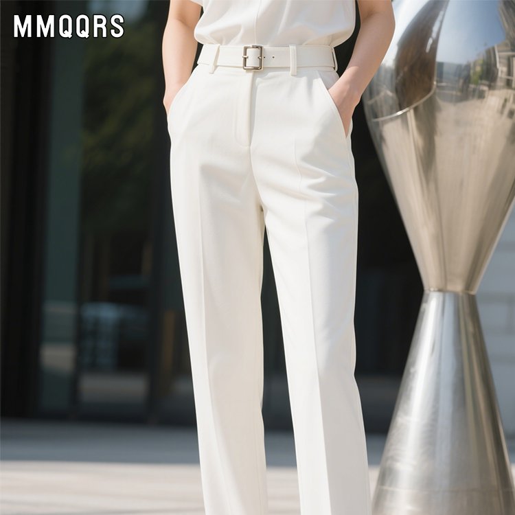 モデル着用ハイウエストショートパンツ正面