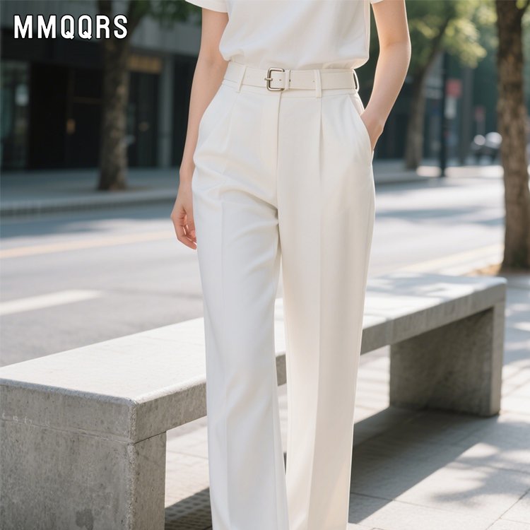 ハイウエストで細身に見えるショートパンツです