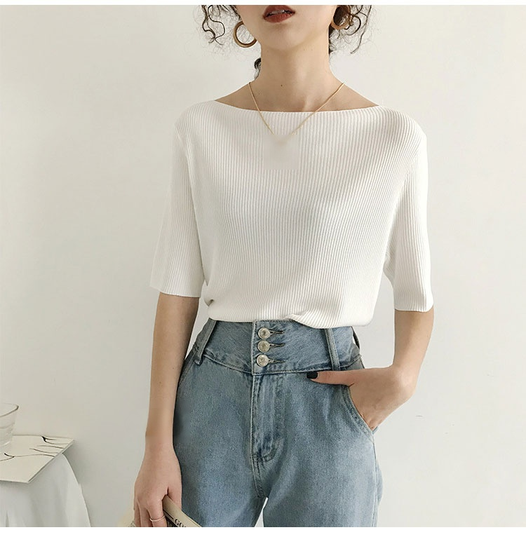 カジュアルスタイルの半袖ニットコーディネート