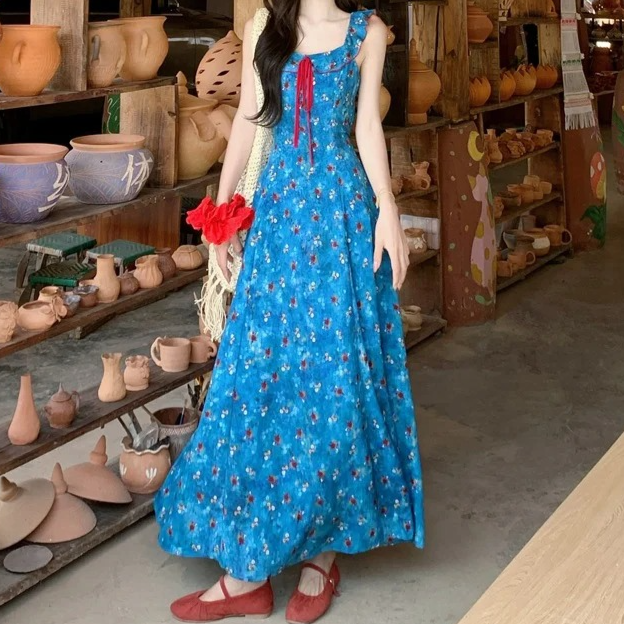 파란색 꽃무늬 스커트