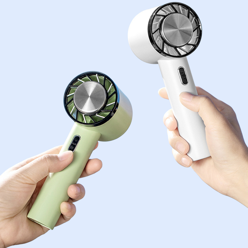 コンパクトなデザインの冷風扇で常夏気分を味わおう