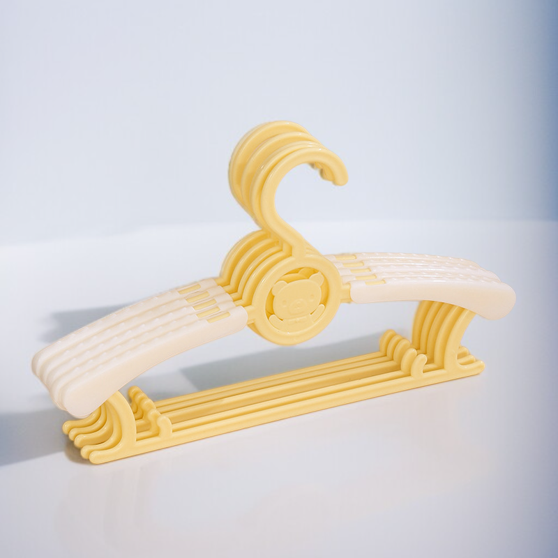 伸縮式子供用ハンガー