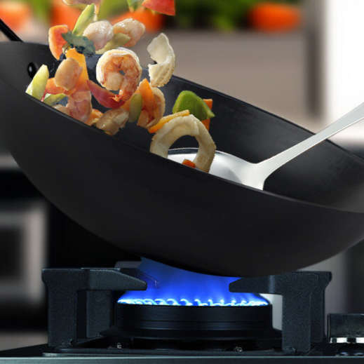 Wok antiguo de hierro forjado