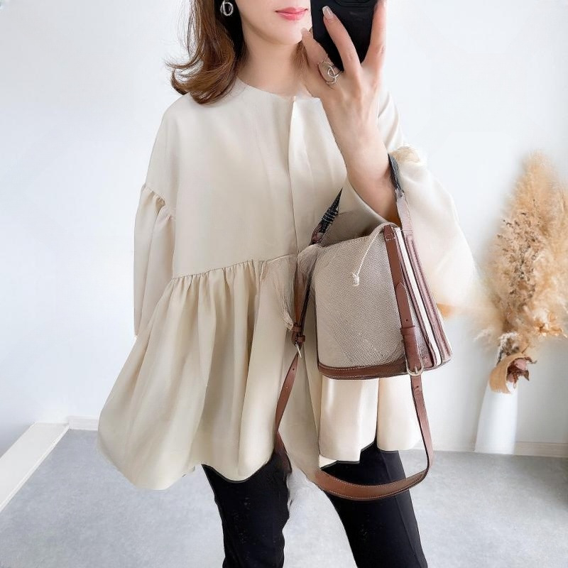 루즈 핏 인형 셔츠 스타일링