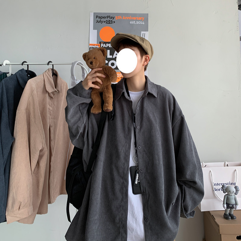 ティーンエイジャーのゆったり長袖コーデュロイシャツ ハンサムカジュアルシャツ秋ユニセックス個性シャツ