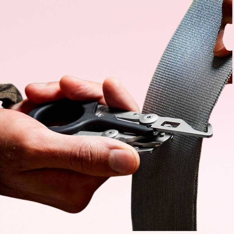 กรรไกรอเนกประสงค์และคีมยุทธวิธีสำหรับการเอาตัวรอดกลางแจ้ง