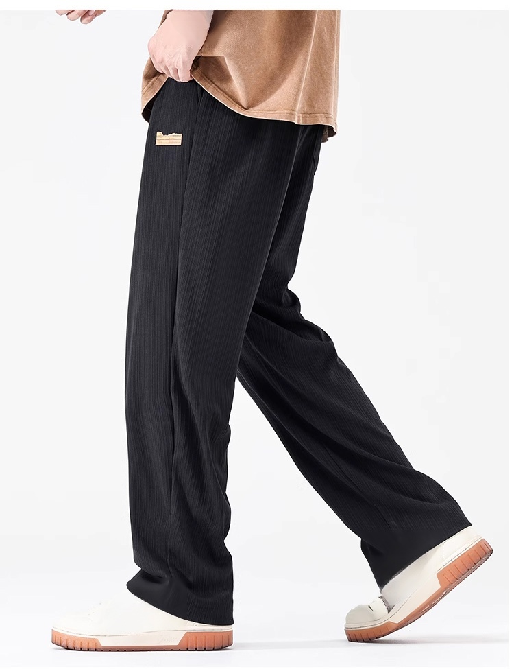 軽量素材のメンズ接触冷感パンツ