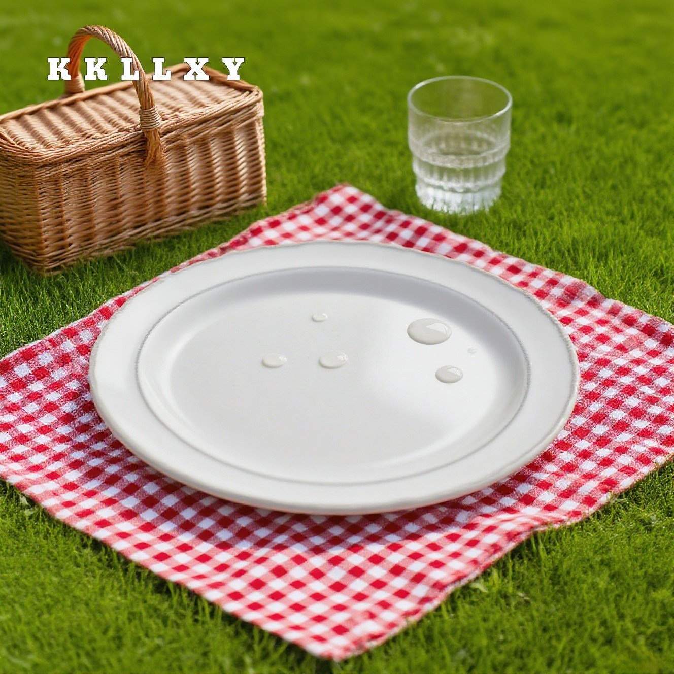 모던한 디자인의 둥근 접시 디테일