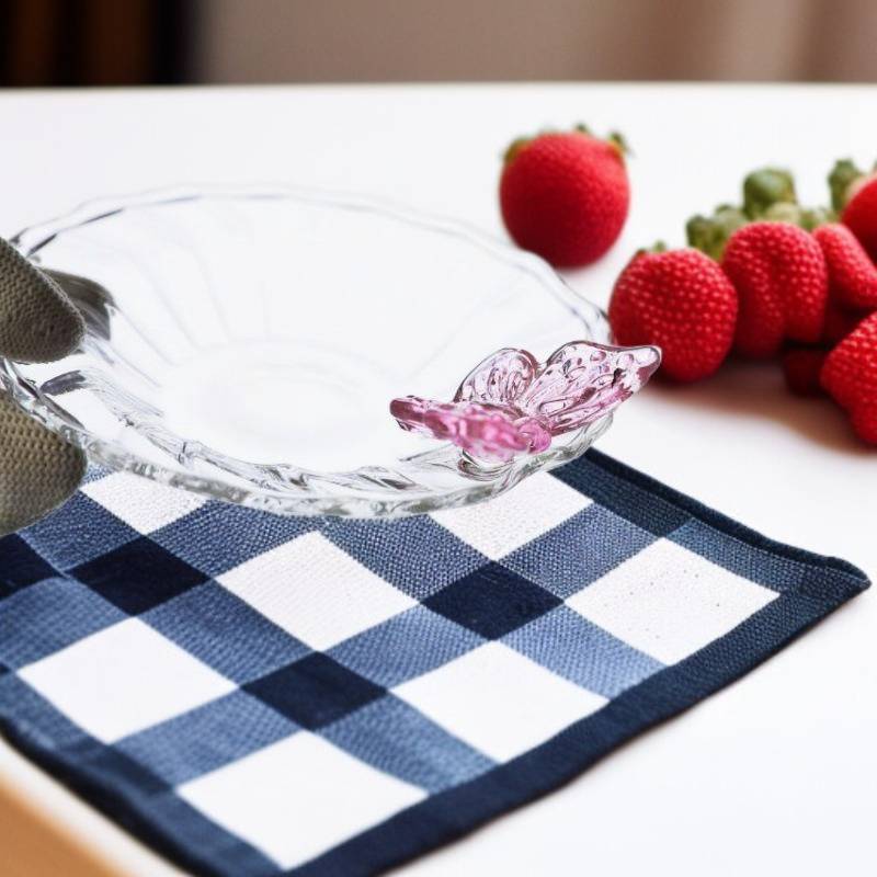Kleine Teetasse aus transparentem Glas