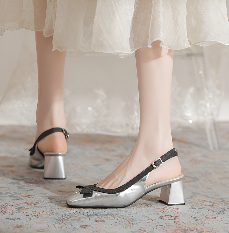 多様なファッションにマッチするスリングパンプス