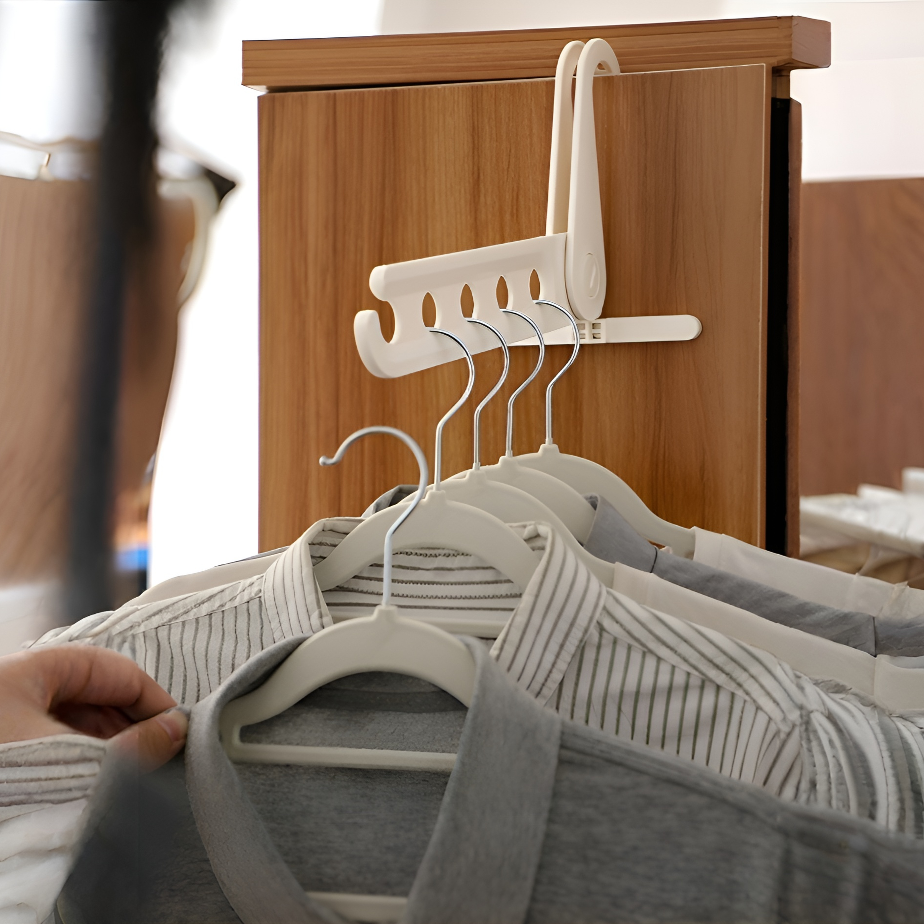 Faltbarer Reise-Kleiderbügel, Haushalts-Kleiderbügel, tragbarer Reise-/Hotel-Multifunktions-Kleiderb