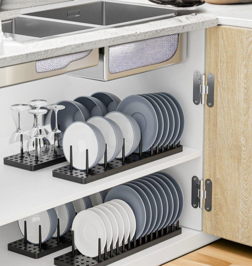 조절 가능한 주방 선반으로 그릇 정리
