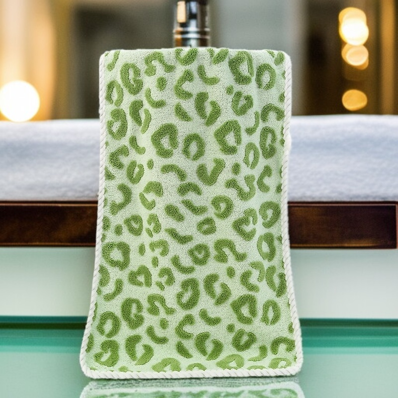 코랄 벨벳 레오파드 자카드 흡수 수건