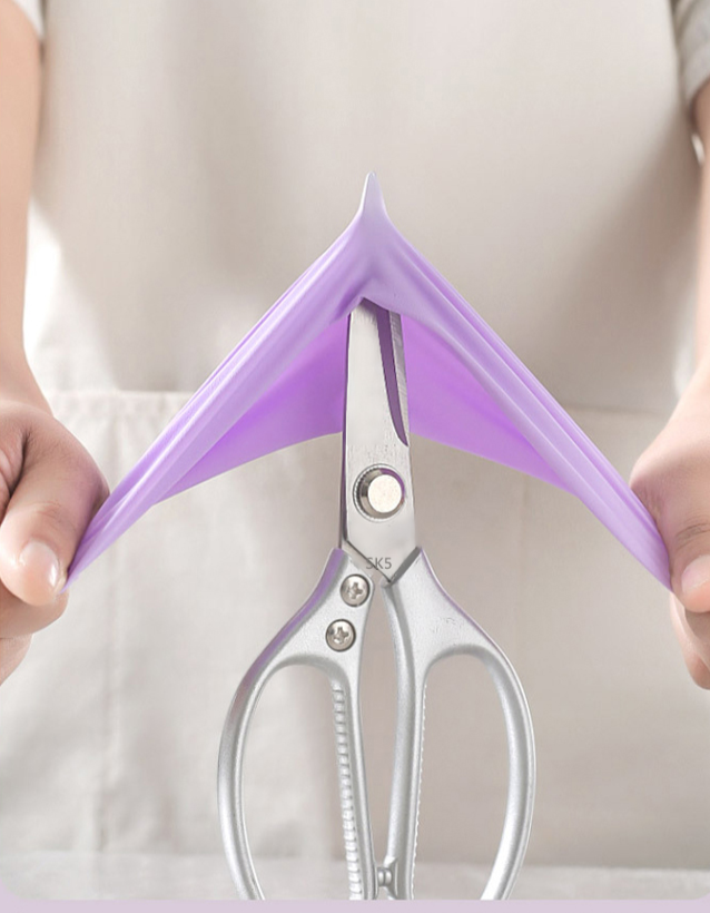 고탄력 내마모 일회용 니트릴 장갑 착용 모습