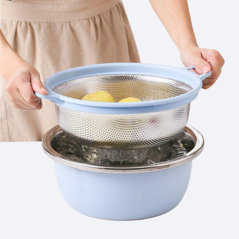 주방에는 스테인리스강 물빼기 대야를 많이 사용한다.