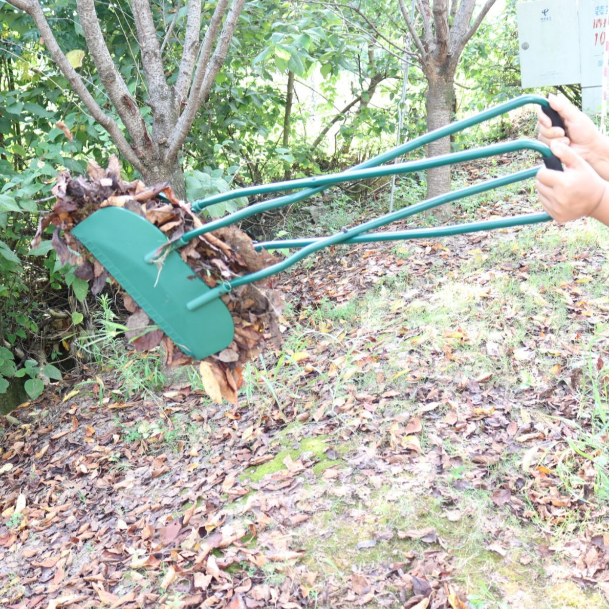 増量草熊手、庭草熊手、枯葉熊手、ガーデニング葉熊手、ガーデニングツール、長い木製ハンドル草熊手、葉熊手