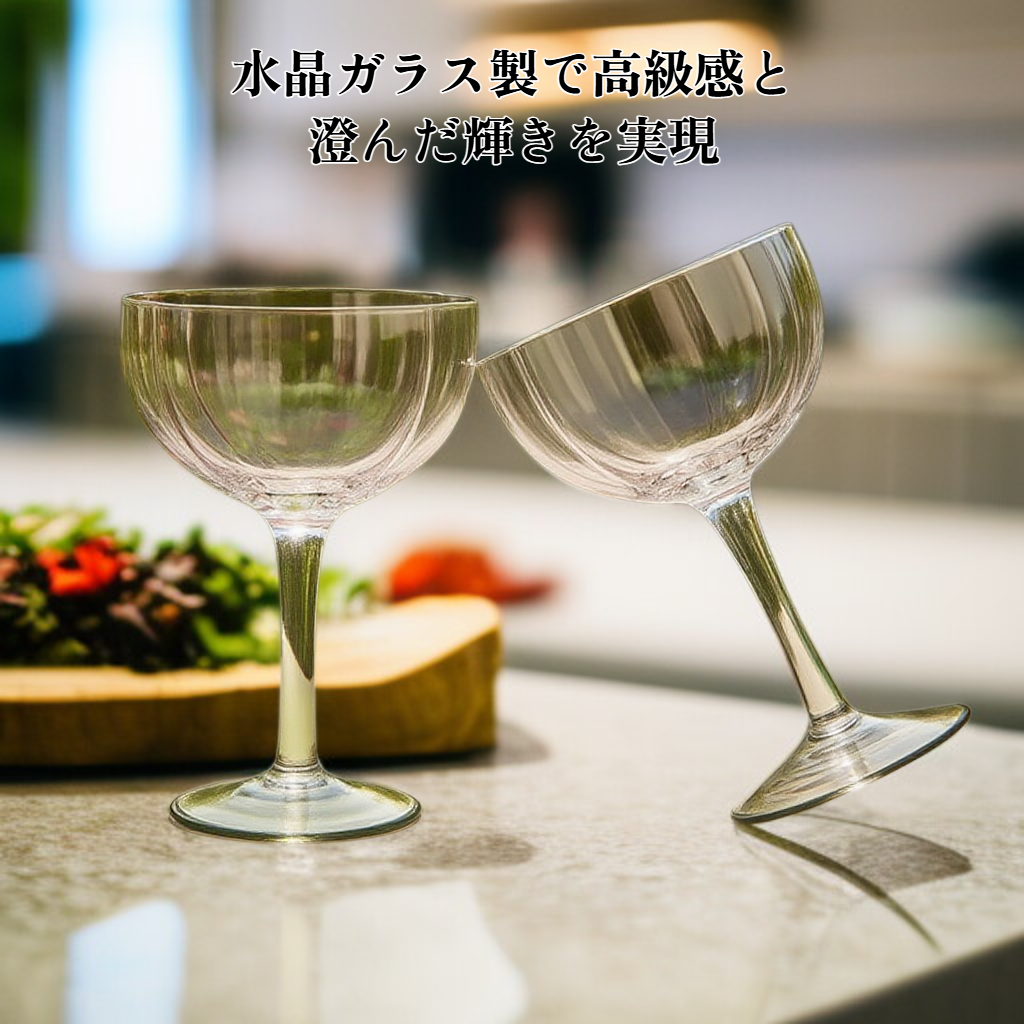 透明な短い花びらの赤ワイングラス