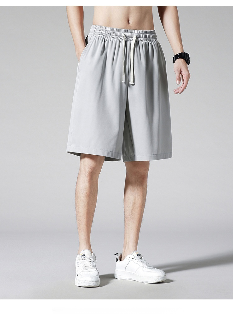 アウトドアでも活躍する通気性抜群ショーツ