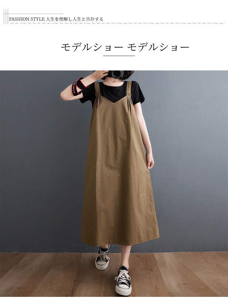 後ろ姿が美しいバックストラップデザイン