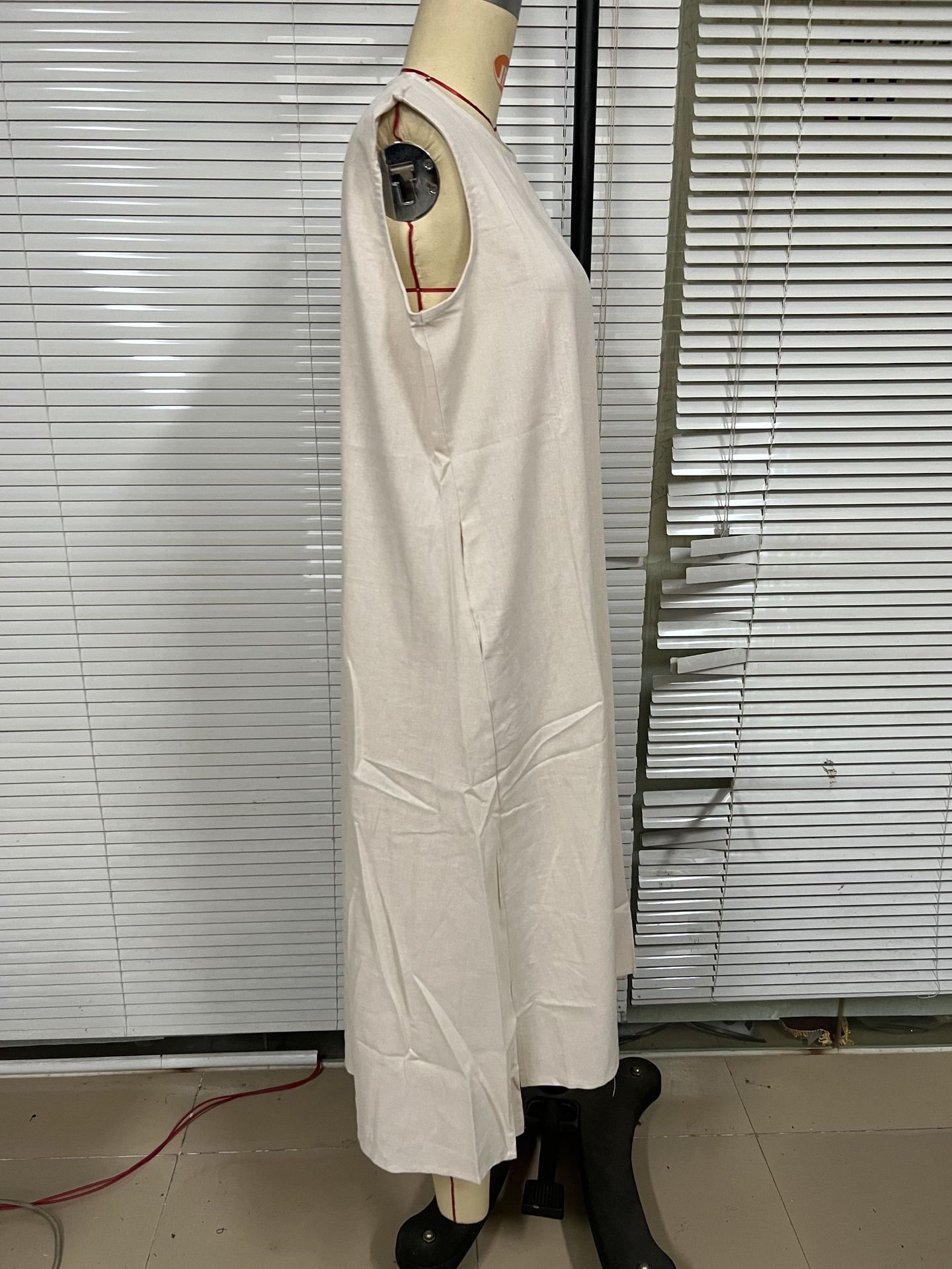 フォーマルにもカジュアルにも使えるドレススタイリング