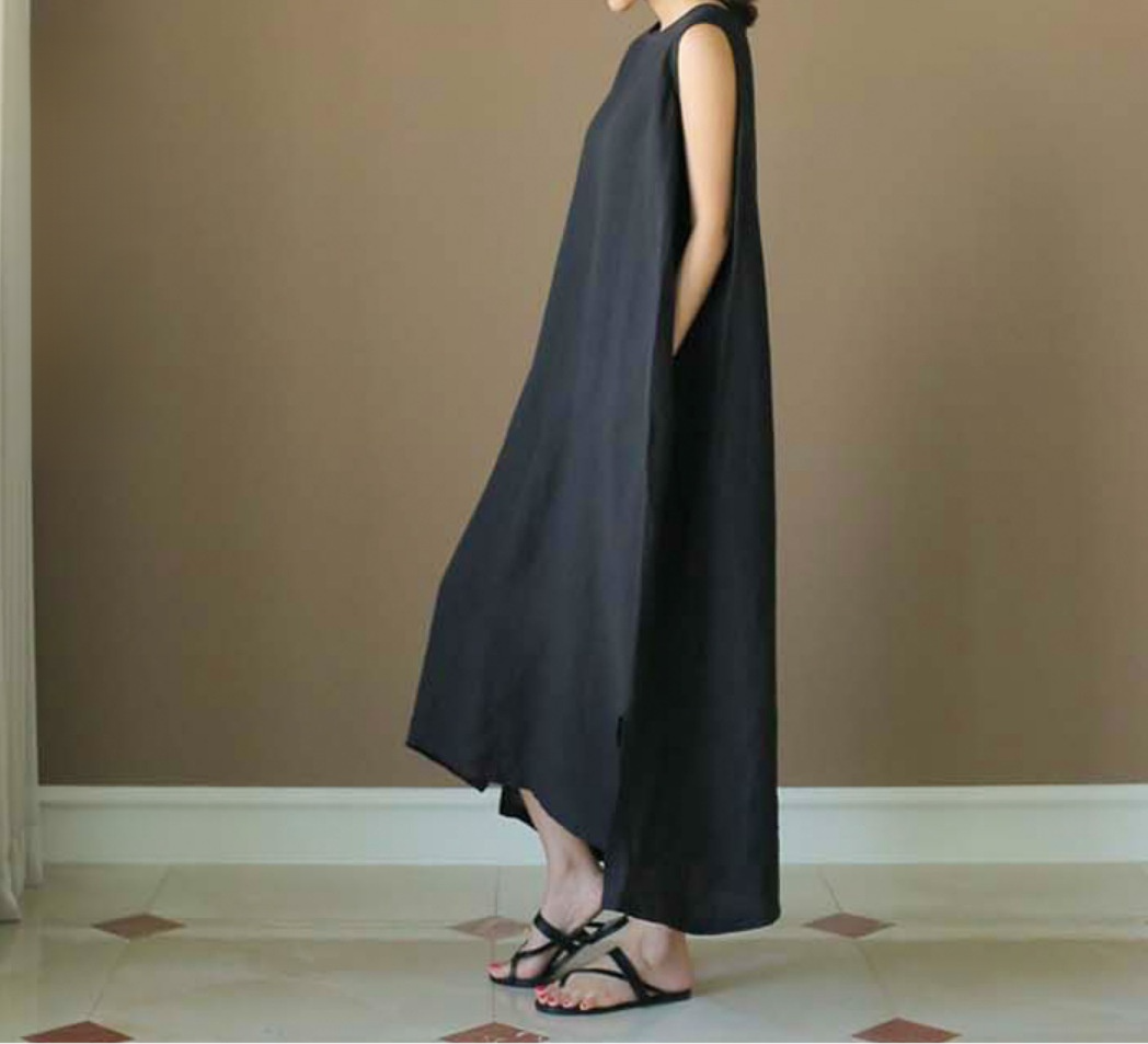 ノースリーブラウンドネックドレス正面全体画像