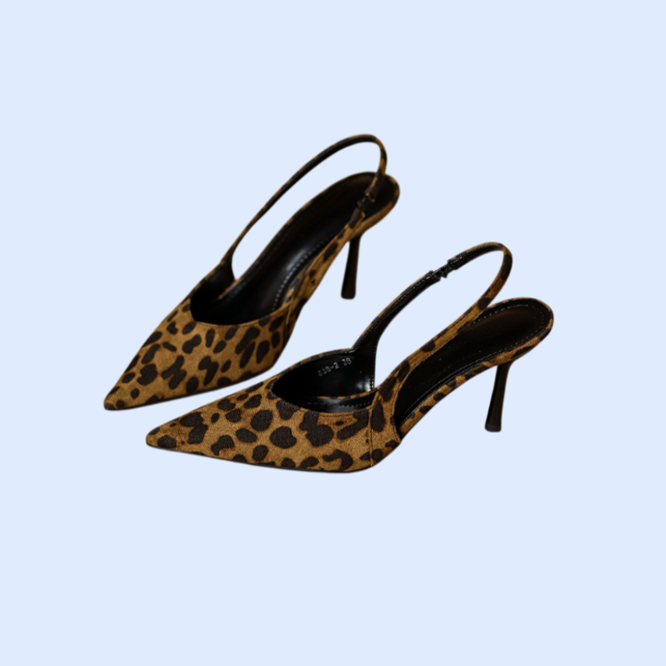 フランスのヒョウ柄ハイヒール