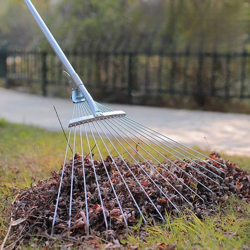 ステンレス製の草刈りレーキ