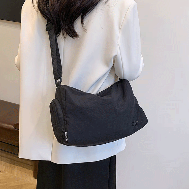 大容量防水輕量斜背包