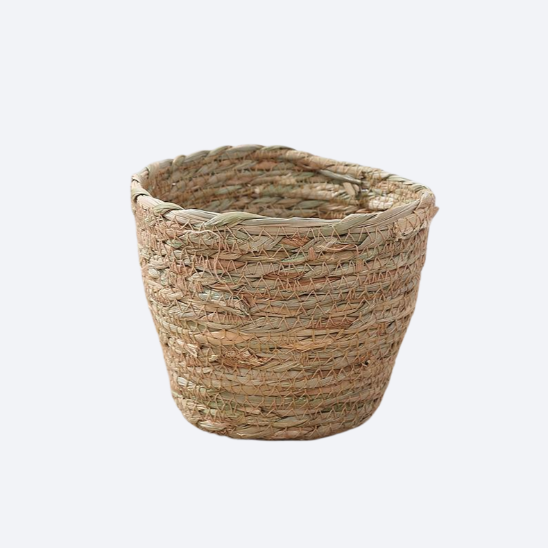 سلة زهور من القش