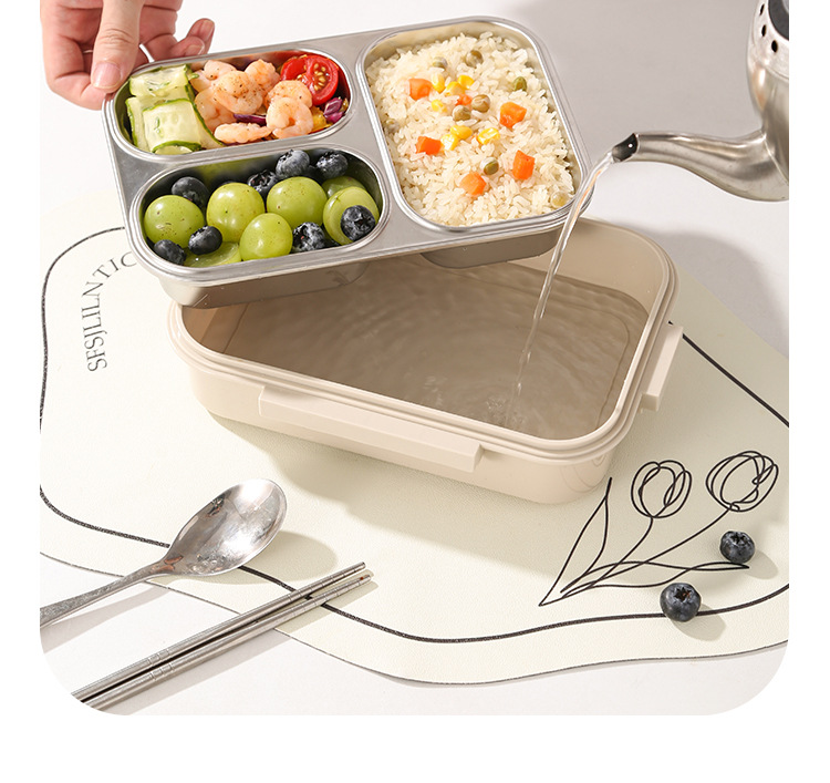 食材を分けられる仕切り付きランチボックス