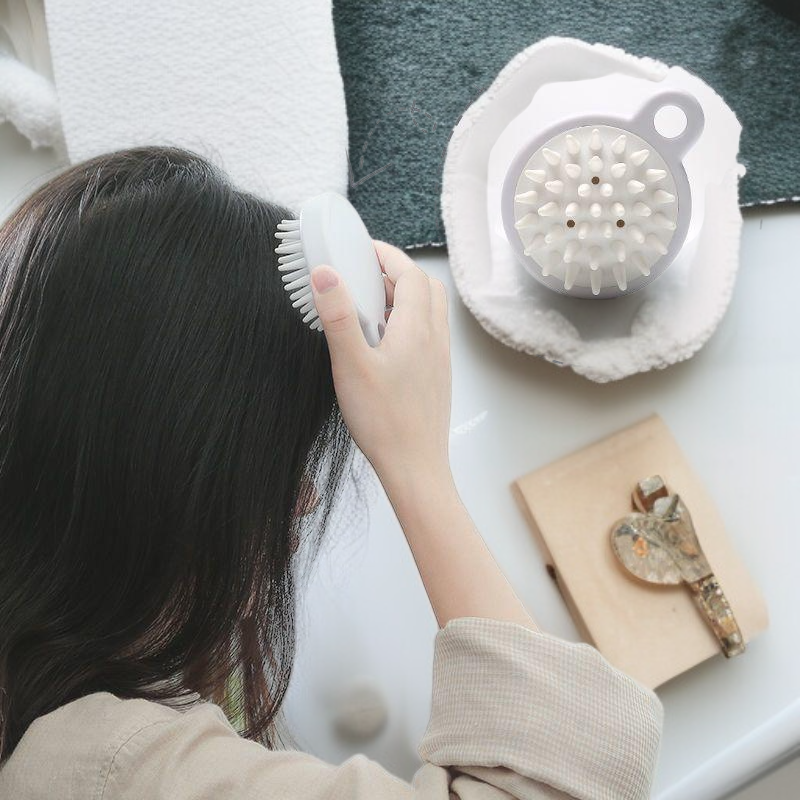 Scalp massage comb for bathing