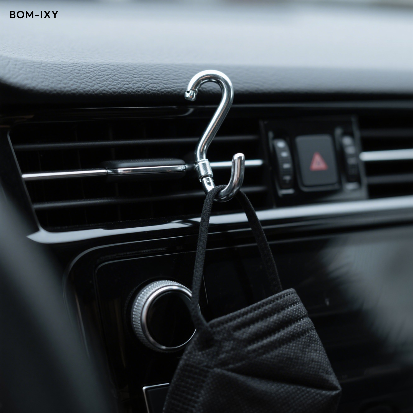 자동차 에어컨 통풍구 후크 설치 예시