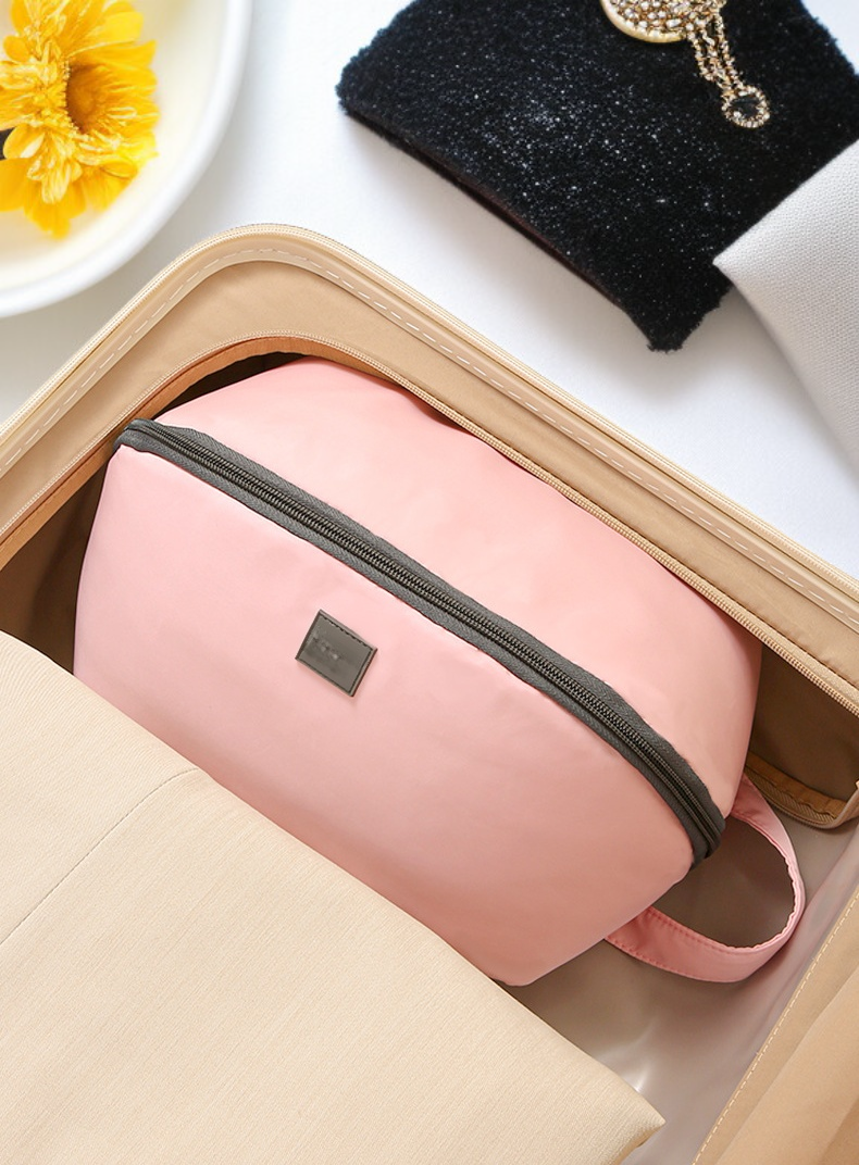 軽量で持ち運びやすい収納バッグ