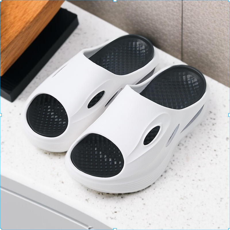 نعال خارجية جديدة للرجال لعام 2025 مضادة للانزلاق وناعمة الملمس