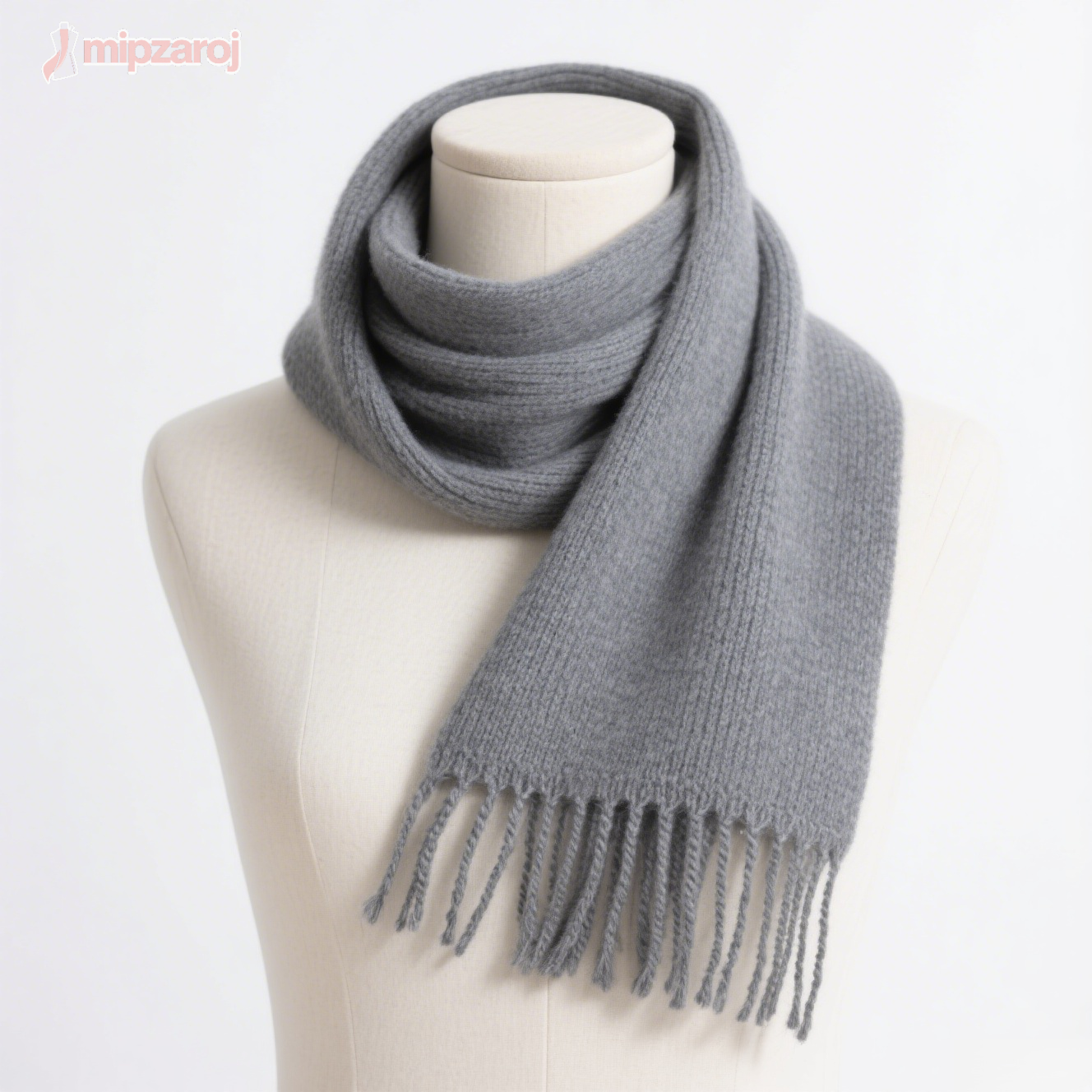 グレーのウールマフラー