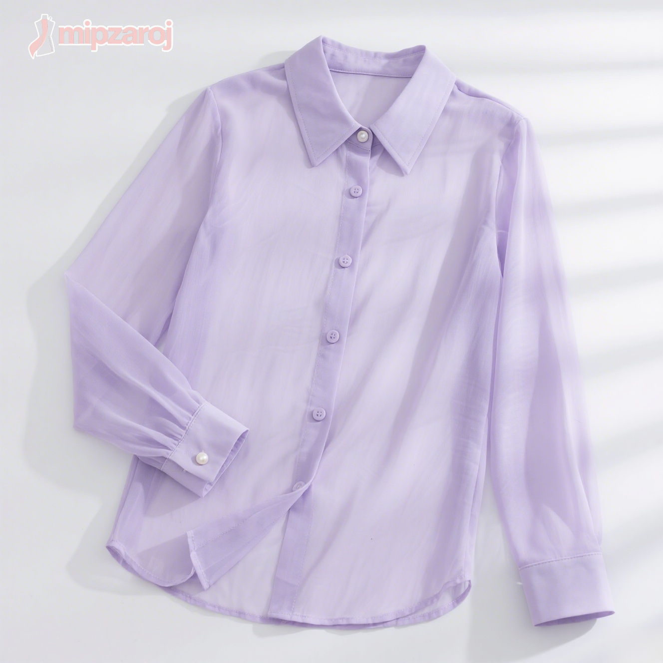 薄紫色のシフォンシャツ