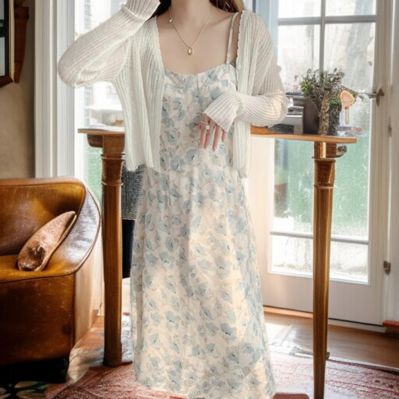 여름 얇은 슬립에 가디건 블라우스 자외선 차단  니트 스커트에 짧은 점퍼를 입는다