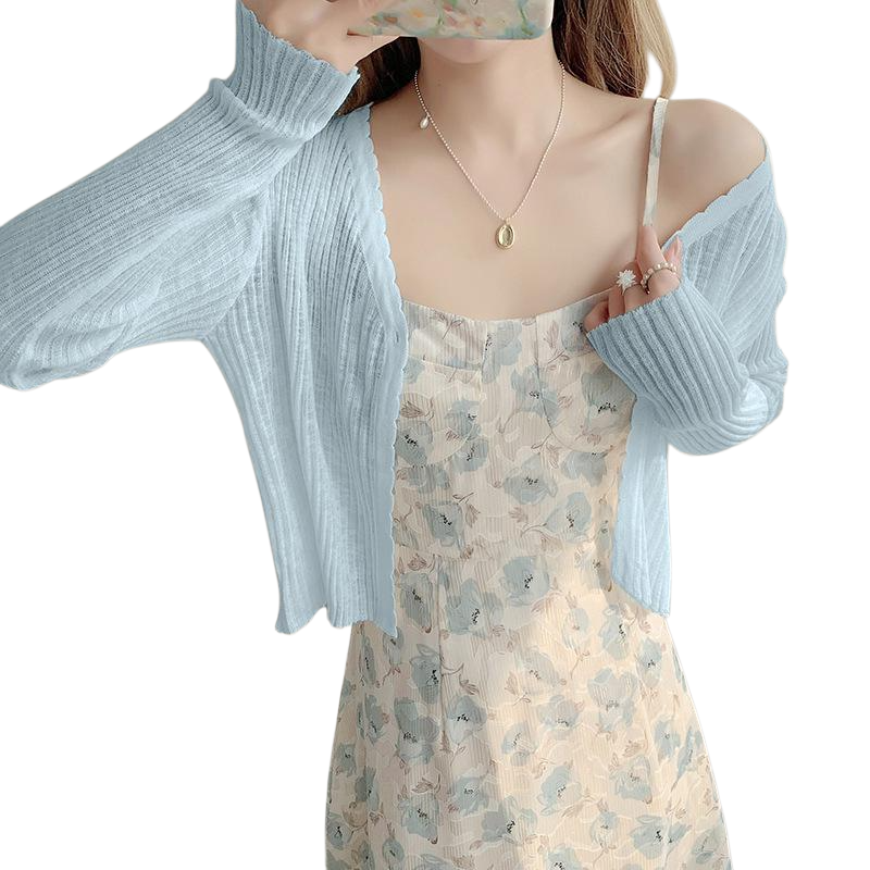 여름 얇은 슬립에 가디건 블라우스 자외선 차단  니트 스커트에 짧은 점퍼를 입는다