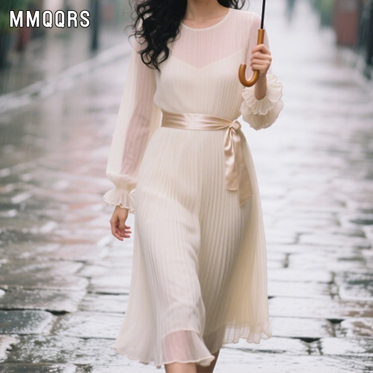 フランス風の優しい長袖雰囲気のロングスカートです