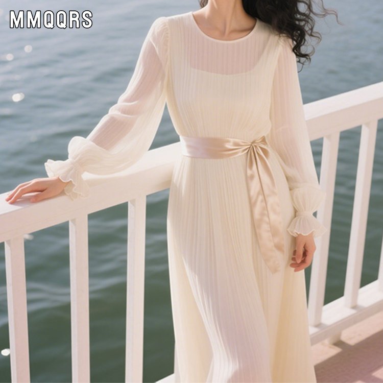 フランス風の優しい長袖雰囲気のロングスカートです