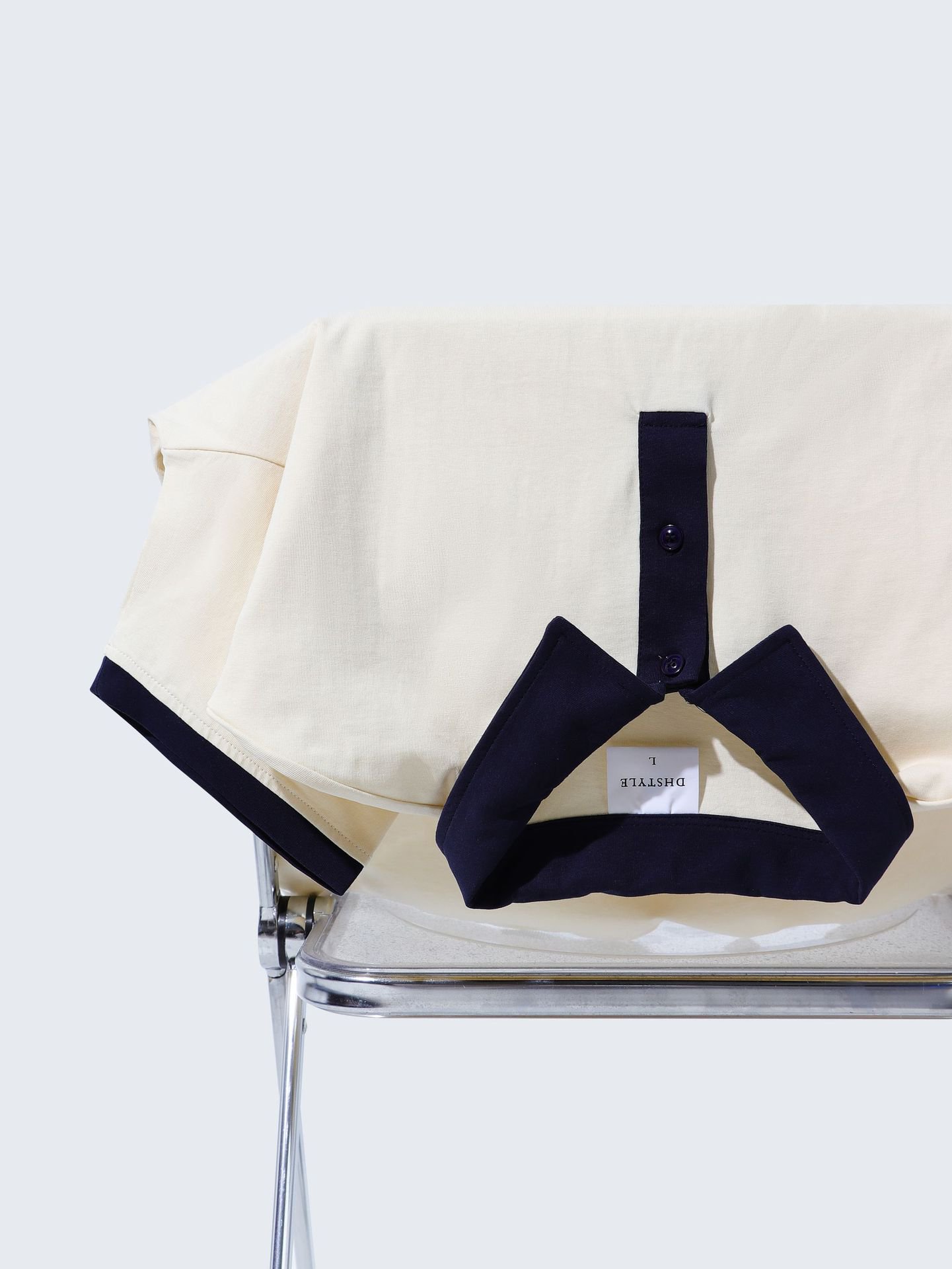 Ležérní kontrastní klopy s krátkými rukávy