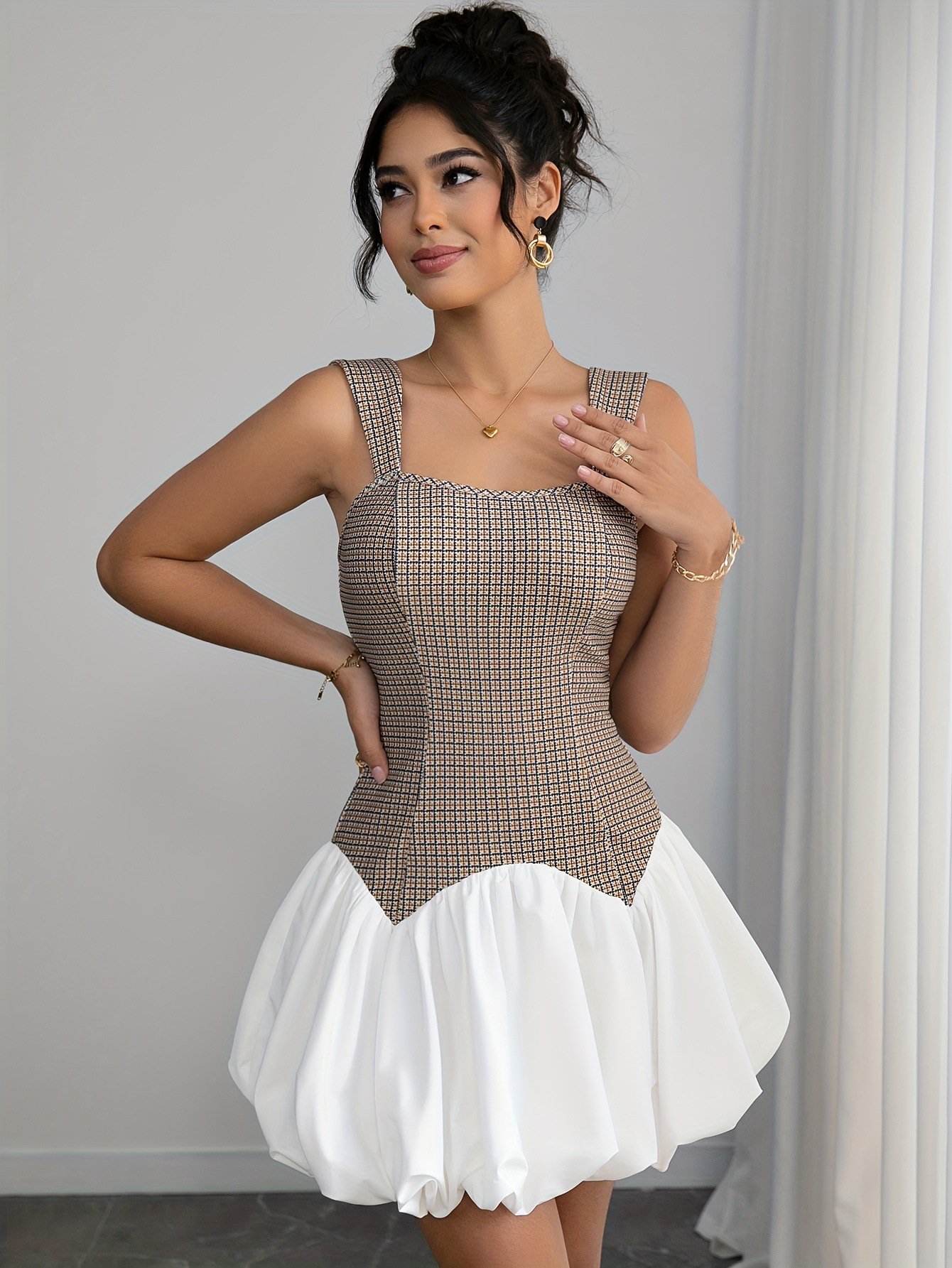 Lehká luxusní francouzská sukně sladěná s barvou