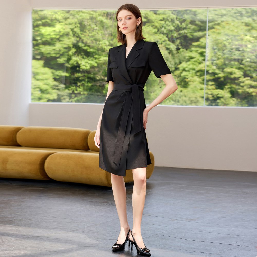 Letní kostýmková sukně s krátkým rukávem a pasem