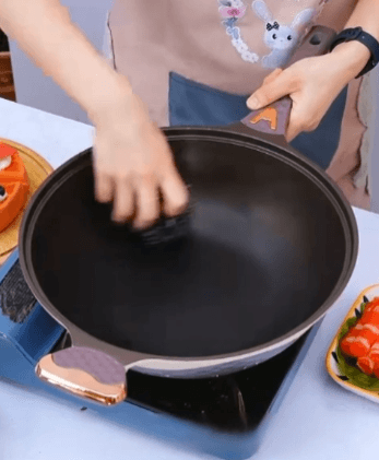 翻译件-JC-双色钛金不粘炒锅-1186423-系统_04.gif
