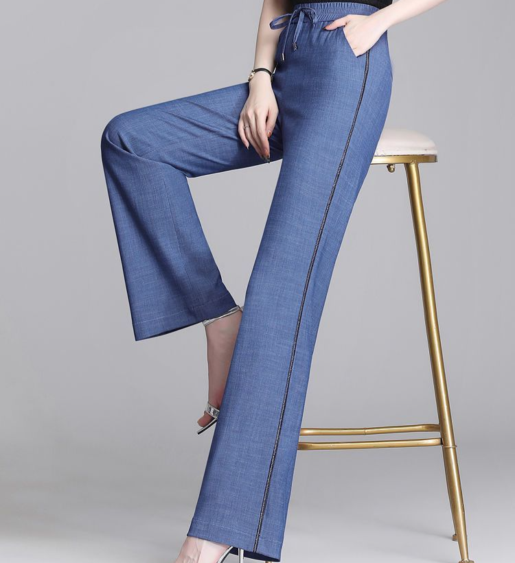 シンプルで上品なテンセルワイドレッグパンツのサイドビュー