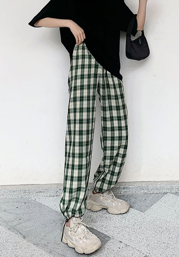 大きめサイズのバギーパンツ モデル着用