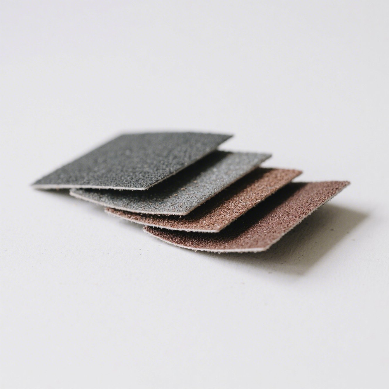 Běžně používaný brusný papír pro opracování dřeva