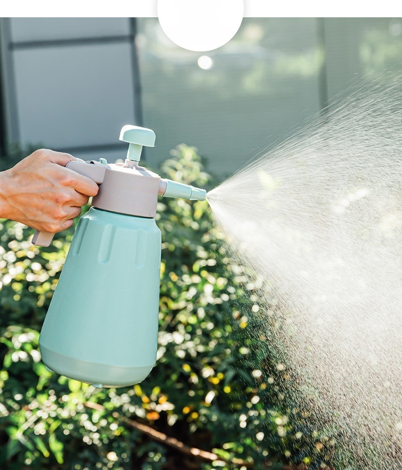 Detail pumpy na tlakovém postřikovači