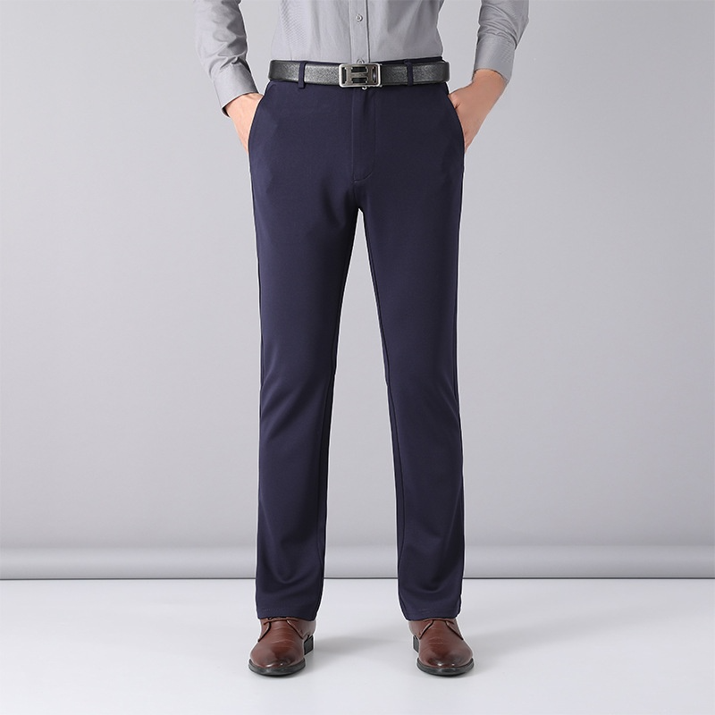 男性シンプルなスーツパンツ